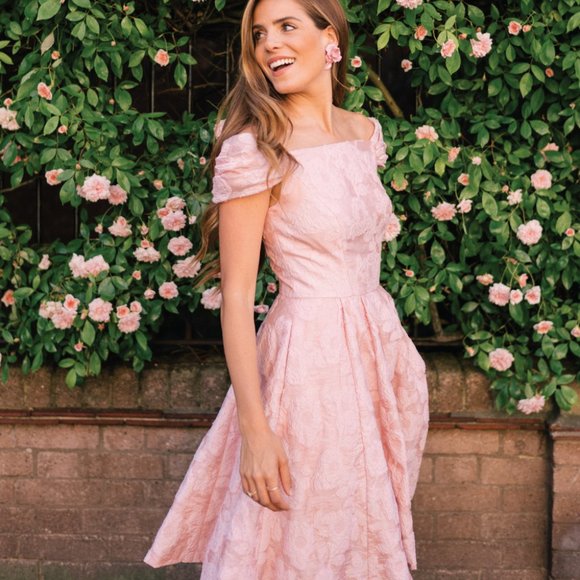 Gal Meets Glam Dresses & Skirts - GAL MEETS GLAM NWT Pink Floral Embroidered Dress